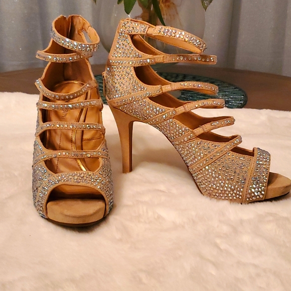 Gianni Bini Strappy Peep Toe Ankle heels size 5.5 M - Picture 1 of 7